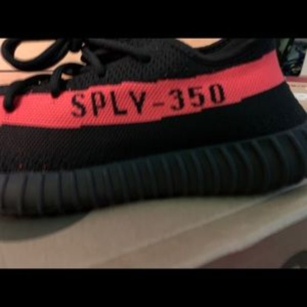 yeezy boost 350 v2 red stripe